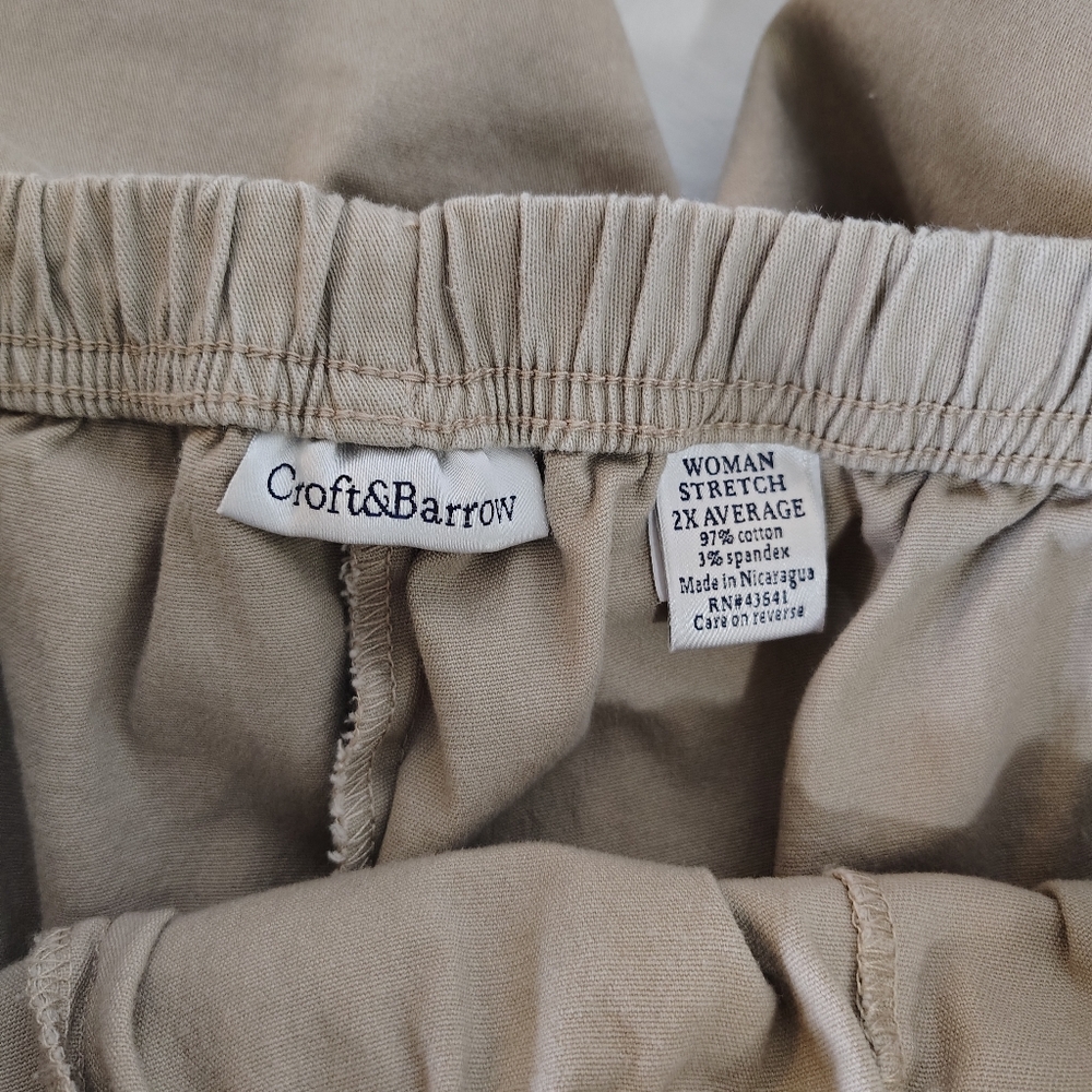 Croft & Barrow Women's Khaki Stretchy Pants. Size 2X - Picture 2 of 2